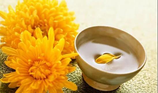 一分秋意一分凉，，，，6688体育提醒您：秋分多添衣。。。。